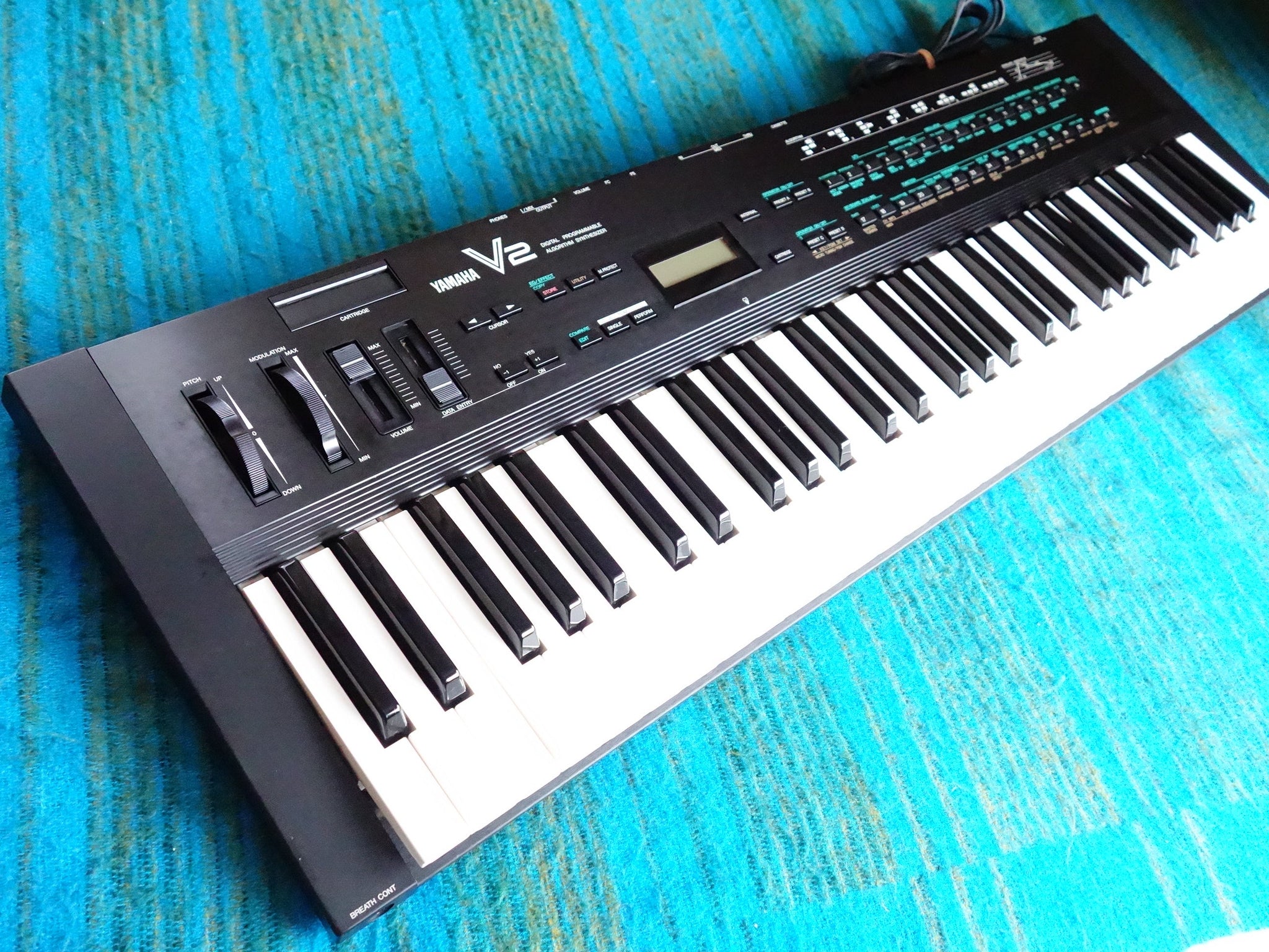 Yamaha V2 (DX11) FM Synthesizer - 80's Yamaha FM Synthesizer DX