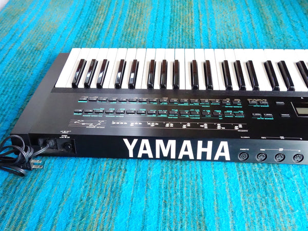 Yamaha V2 (DX11) FM Synthesizer - 80's Yamaha FM Synthesizer DX series - H179