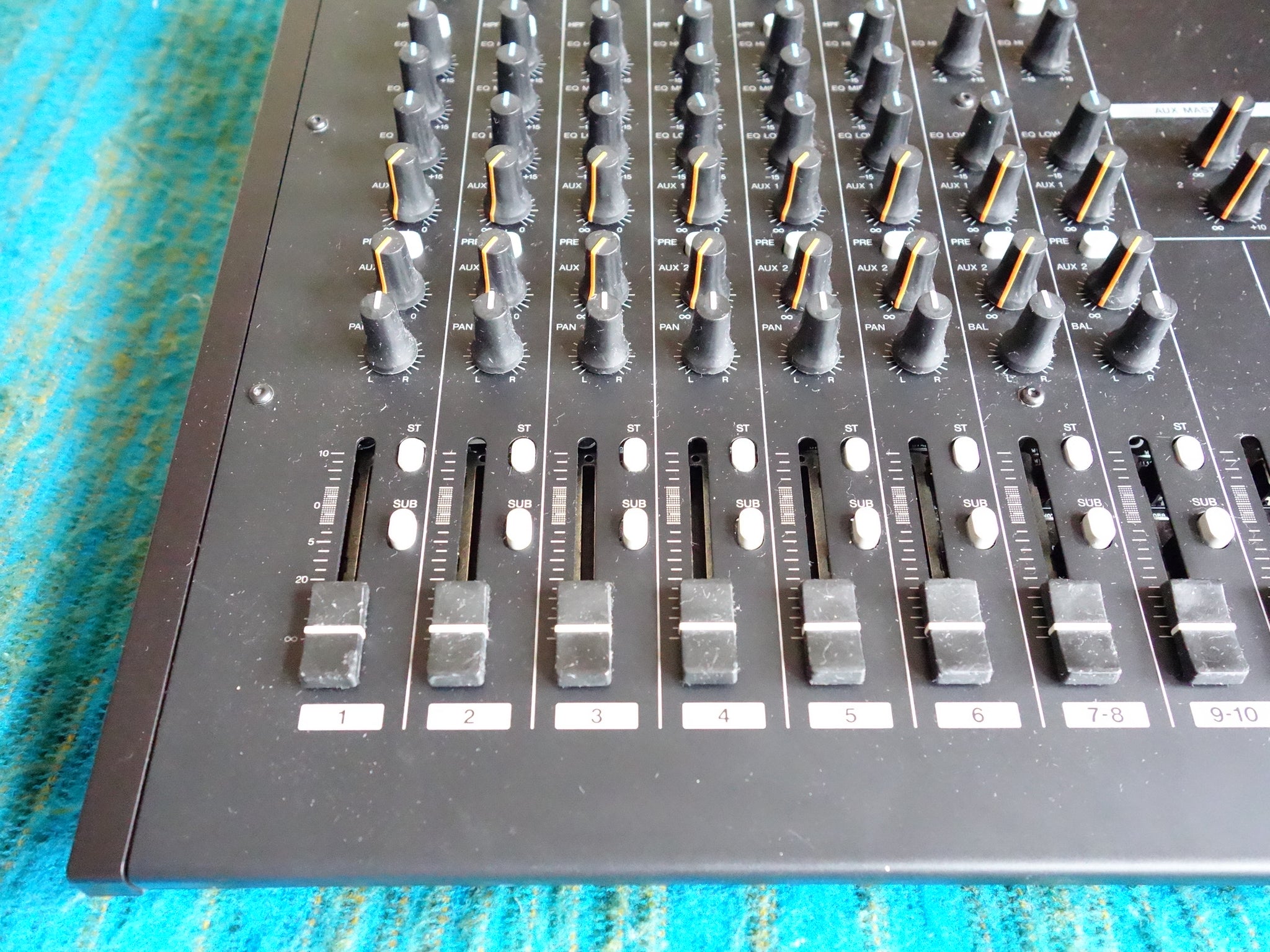 Tascam M-164 16 Channel Mixer - w/ AC Adapter - H137