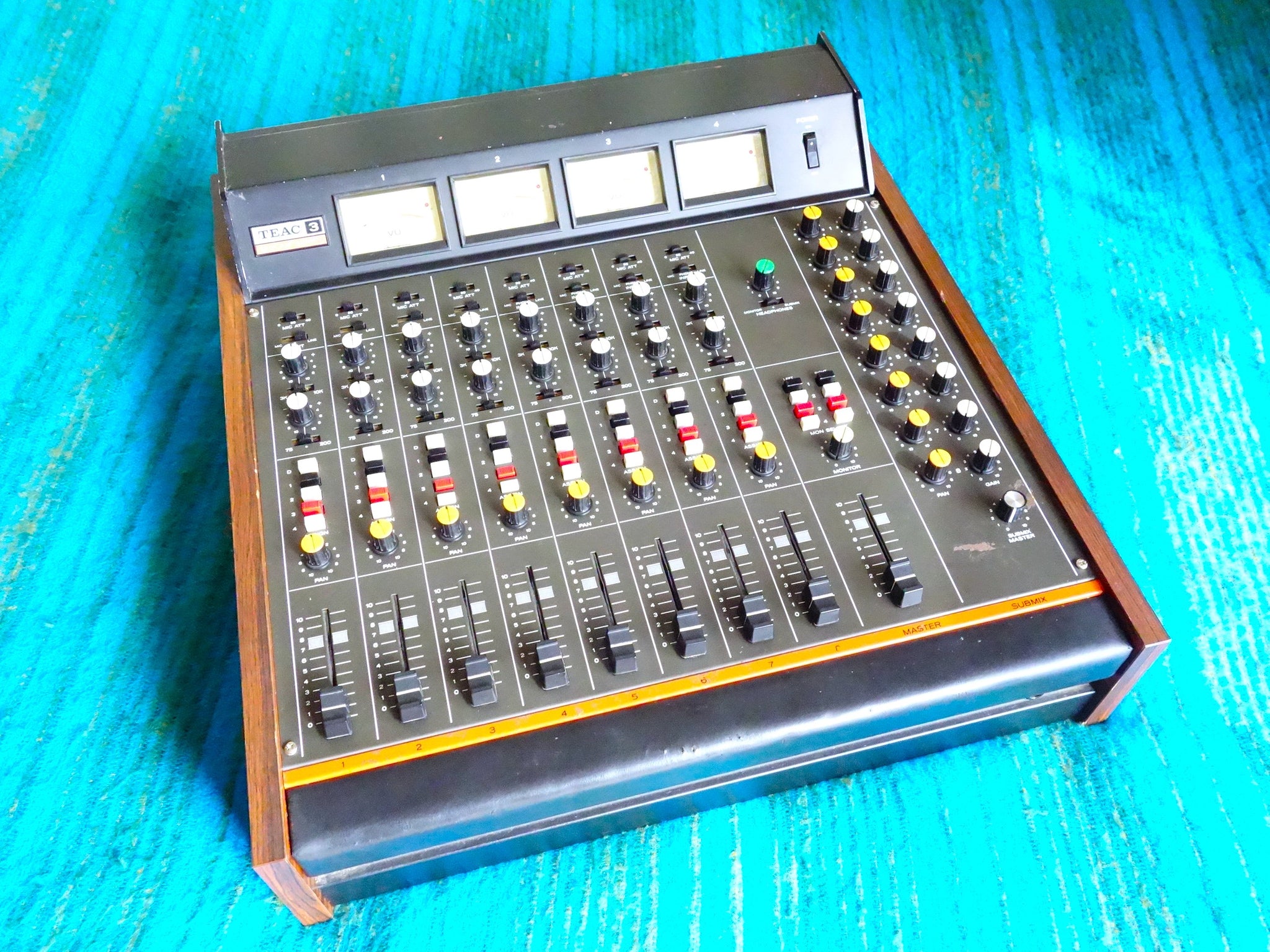 レア TEAC MODEL3アナログミキサー /TASCAM 388プリアンプ レア TEAC MODEL3アナログミキサー /TASCAM 388プリアンプ