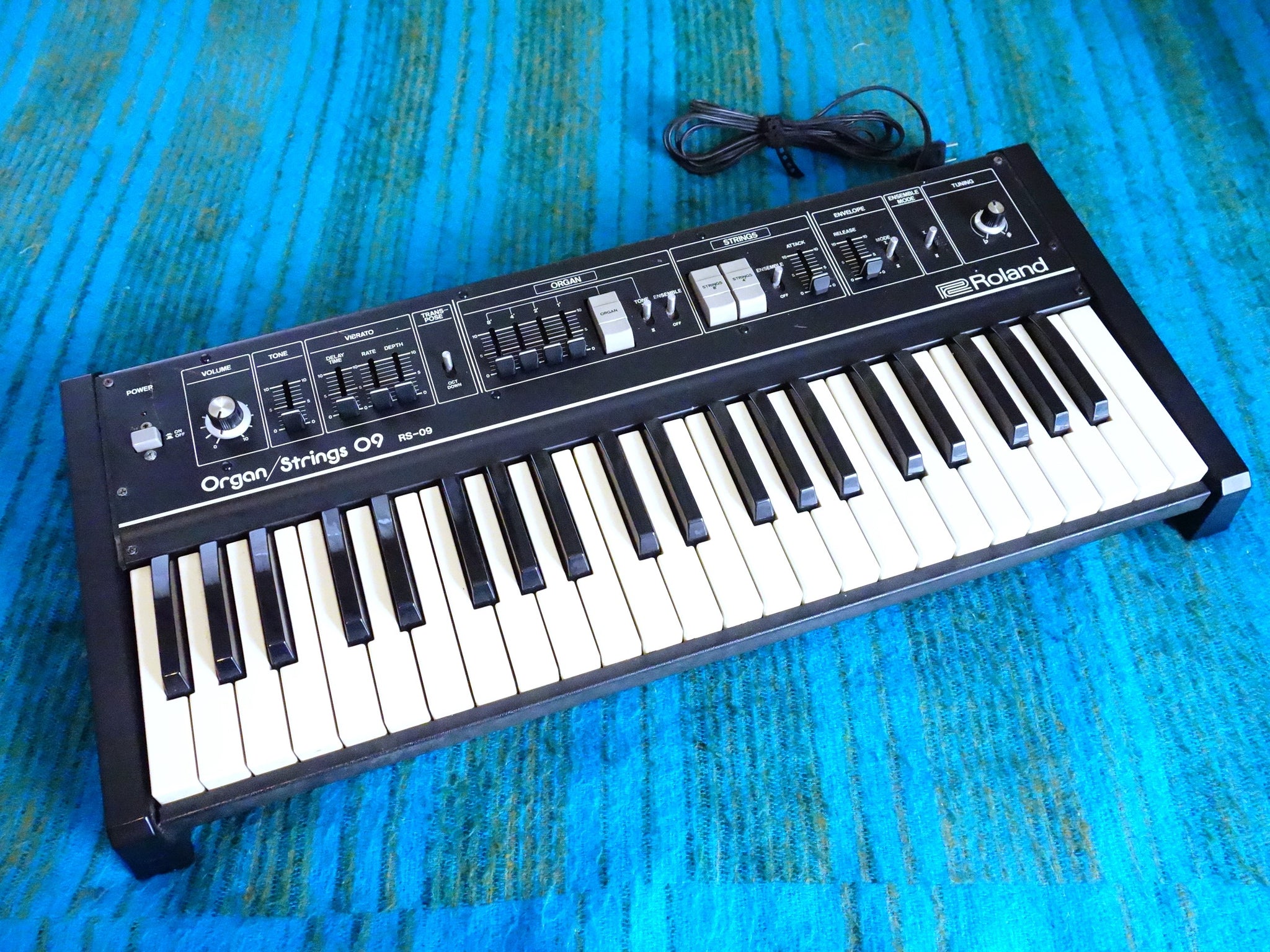 Roland RS-09 Organ / Strings Synthesizer - w/ Original Flight Case