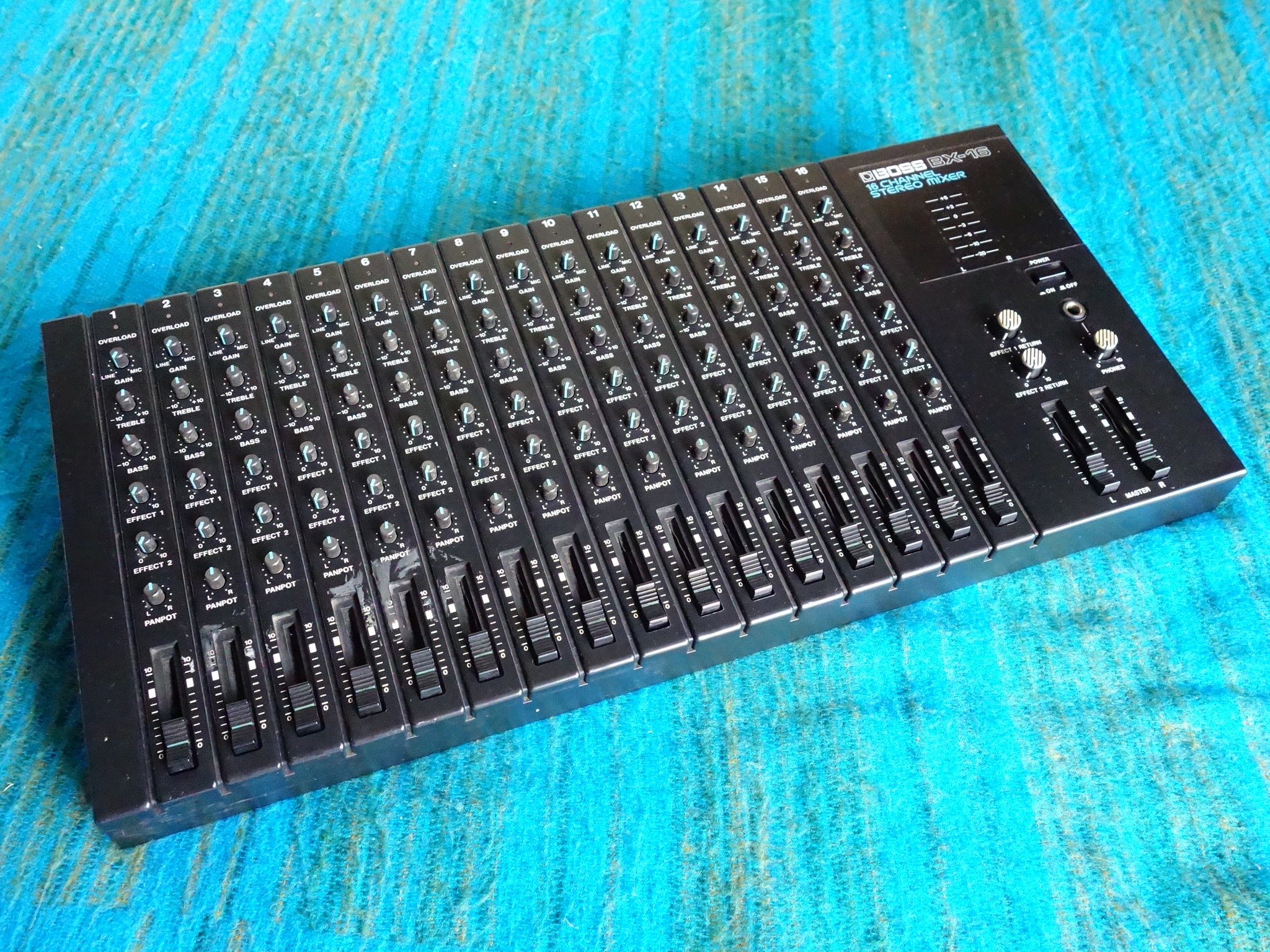 Boss BX-16 16 Channel Compact Stereo Mixer w/ AC Adapter - H169
