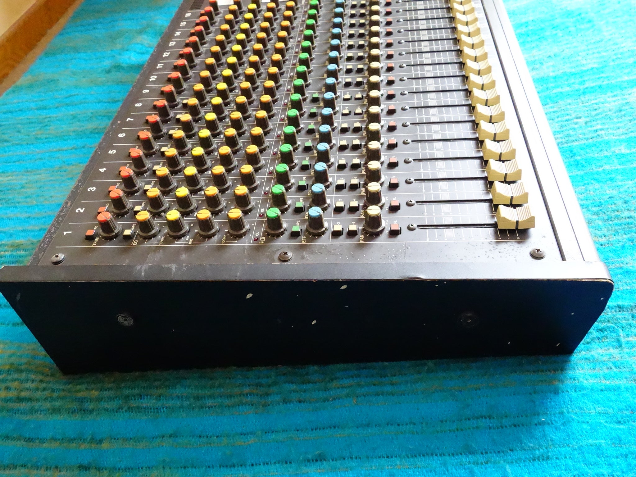 TASCAM M216 16チャンネルアナログミキサー TASCAM M-216 Analog Mixer 16 Channels 4 Buses for sale