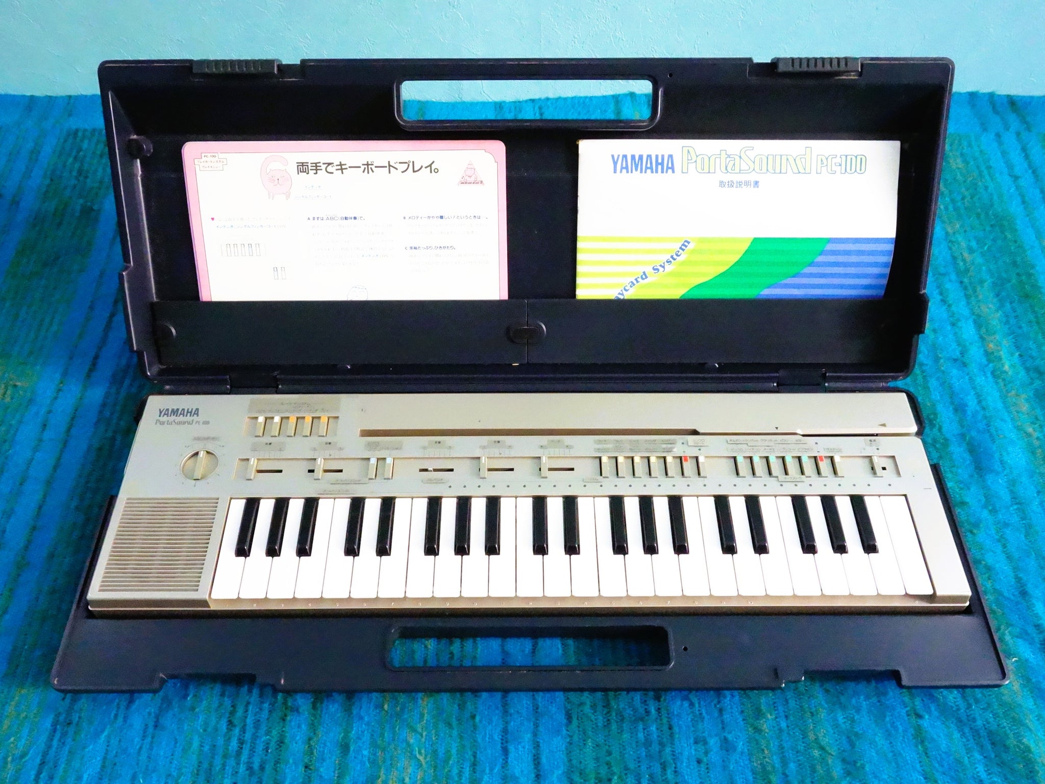 Yamaha PortaSound PC-100 Synthesizer - w/ Original Case, Adapter - J021