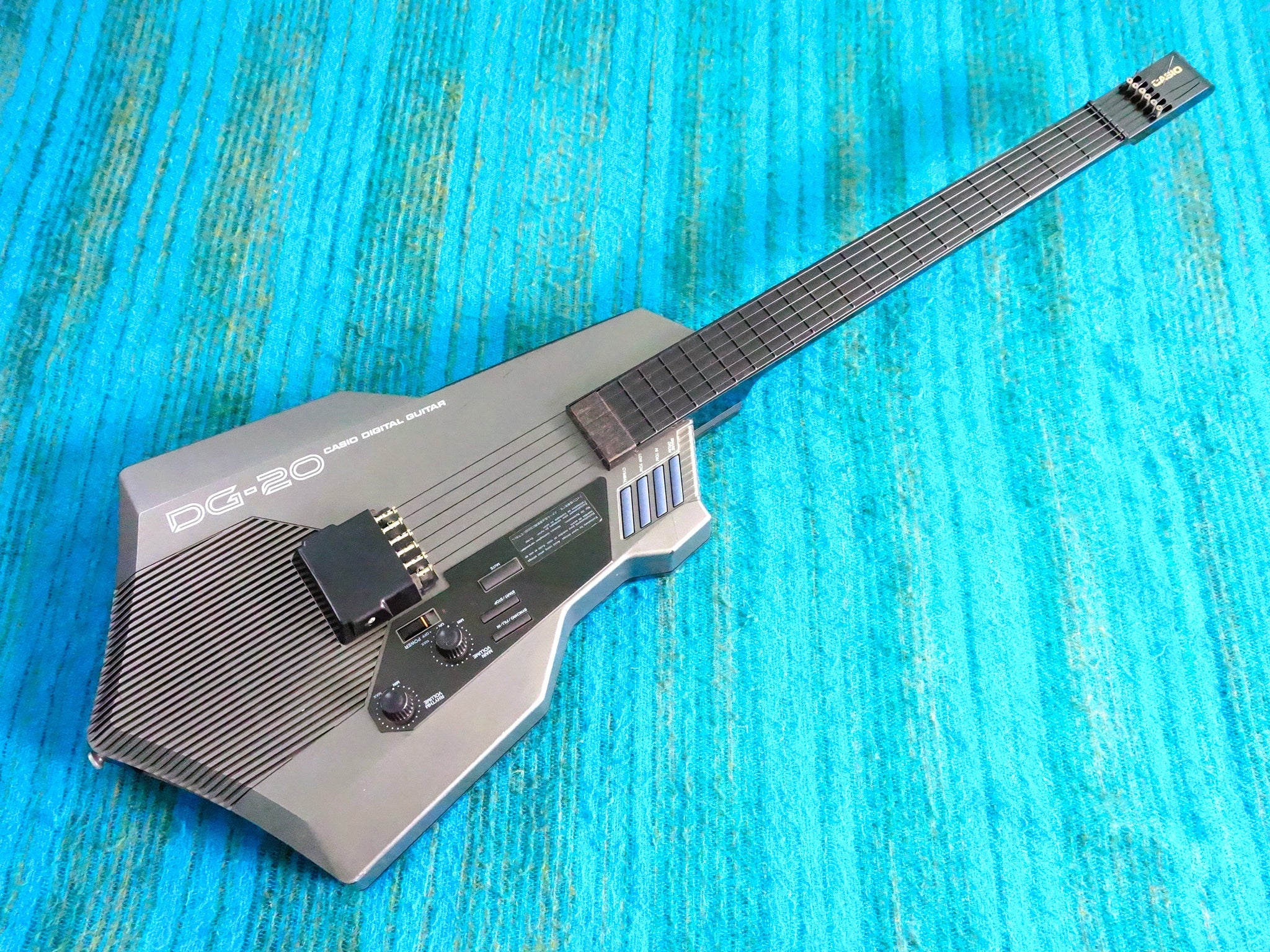 カシオ　DG-20 デジタルギター Casio DG20 Digital Midi Guitar USED produces sound, but it