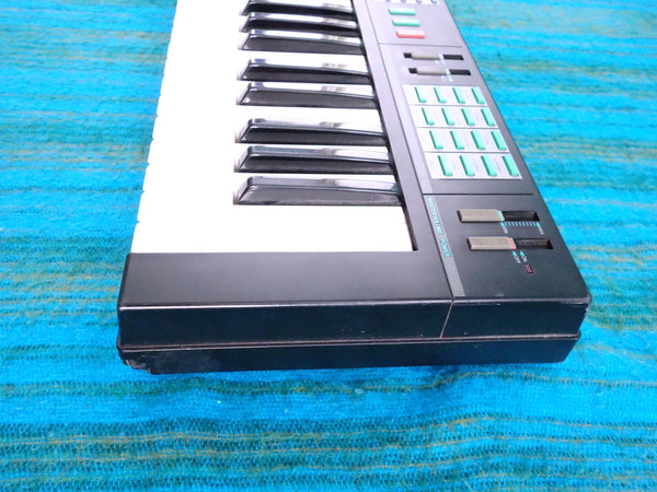 Yamaha PSR-12 Portatone FM Synthesizer - K026