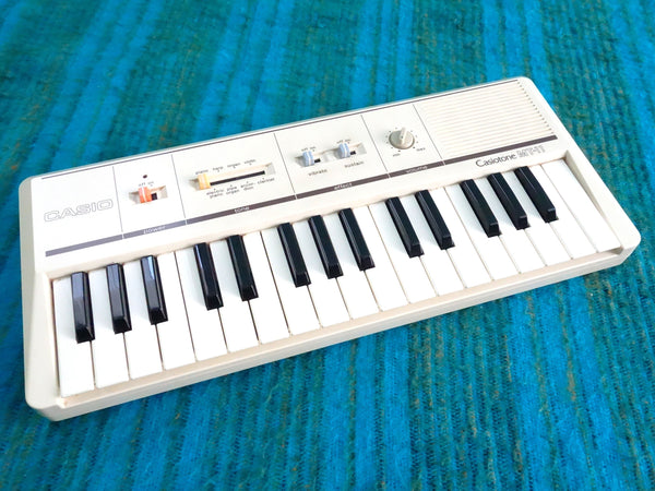 Casio Casiotone MT-11 Synthesizer - w/ Original Case, Adapter - K028