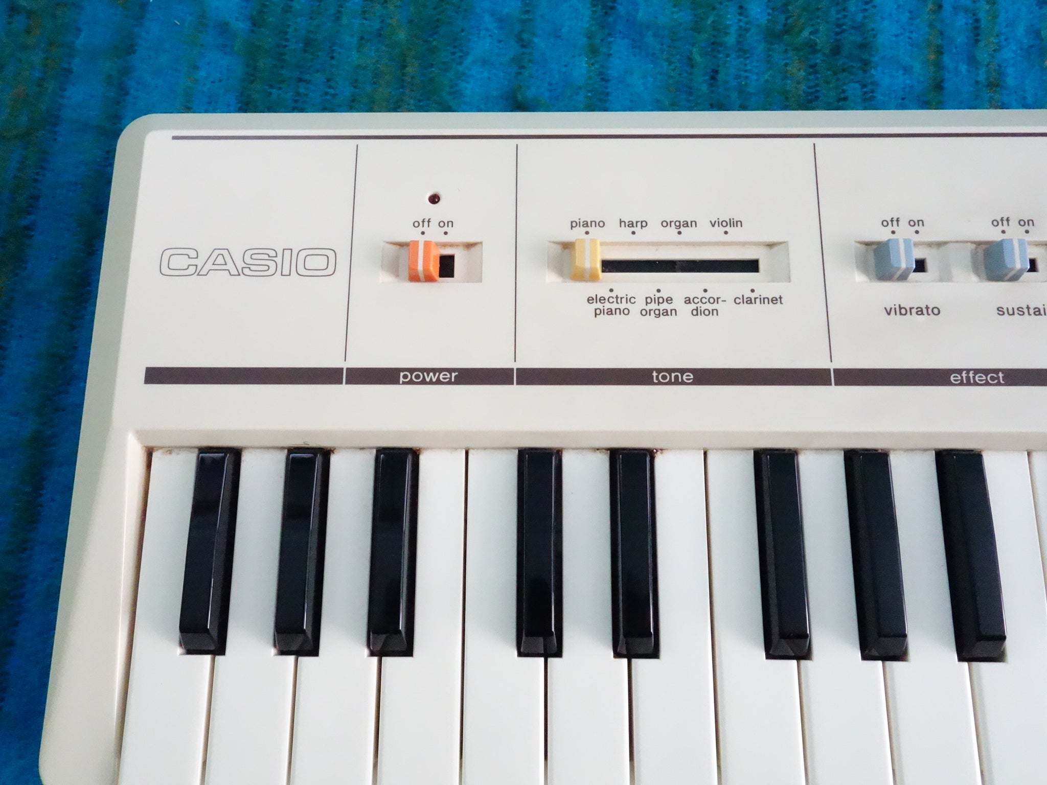 Casio MT-11 ビンテージミニシンセサイザー 動作確認済 アダプター無 Casio Casiotone MT-11 Synthesizer - w/ Original Case, Adapter