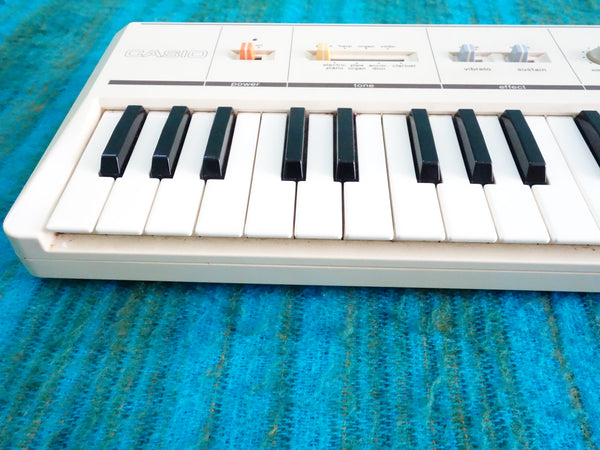 Casio Casiotone MT-11 Synthesizer - w/ Original Case, Adapter - K028