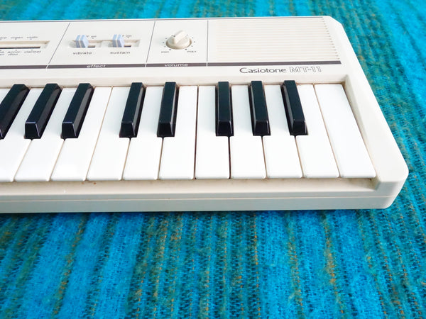 Casio Casiotone MT-11 Synthesizer - w/ Original Case, Adapter - K028