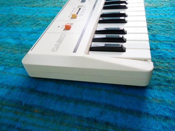 Casio Casiotone MT-11 Synthesizer - w/ Original Case, Adapter - K028