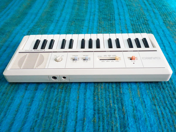 Casio Casiotone MT-11 Synthesizer - w/ Original Case, Adapter - K028