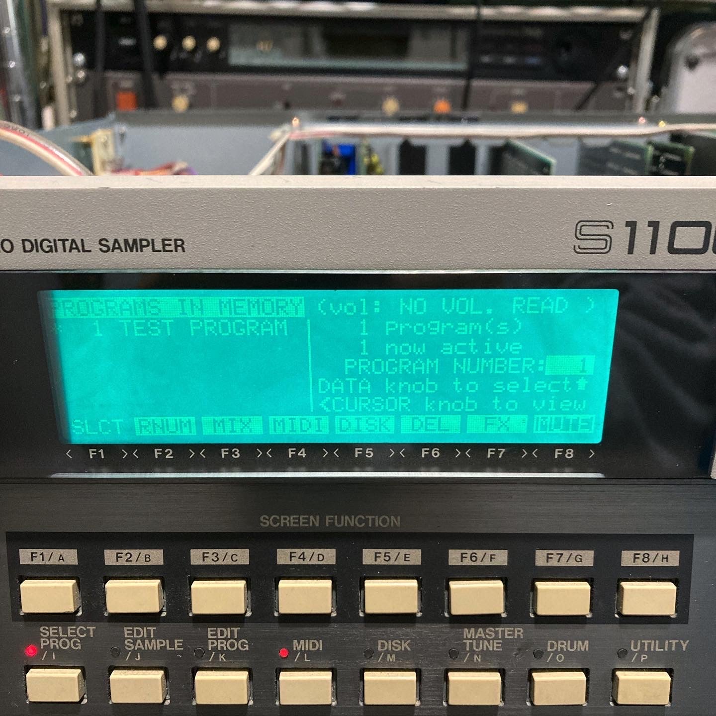 Akai S1100 MIDI Stereo Digital Sampler OS 4.3 / 4MB Memory