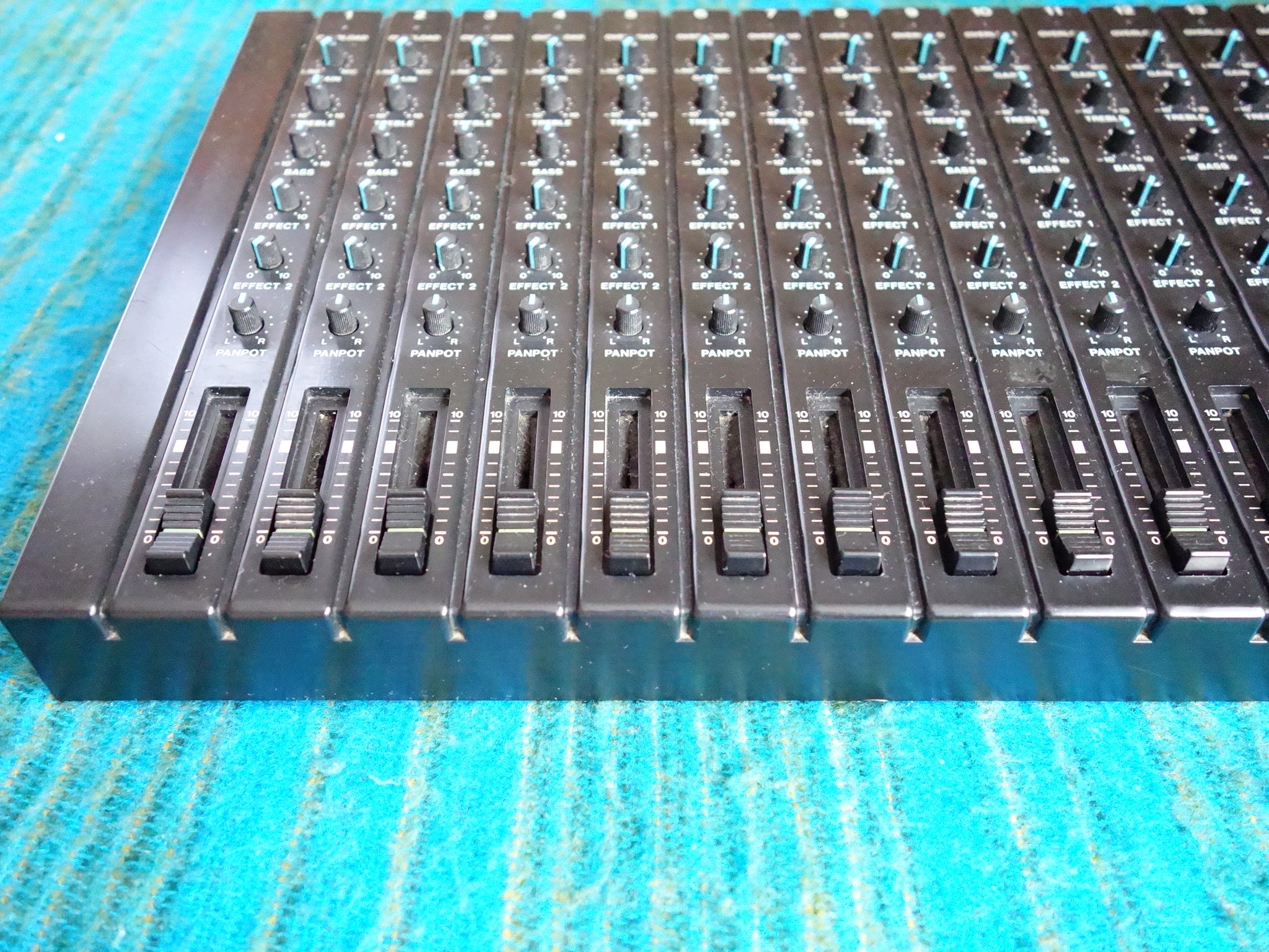 Boss BX-16 16 Channel Compact Stereo Mixer w/ AC Adapter