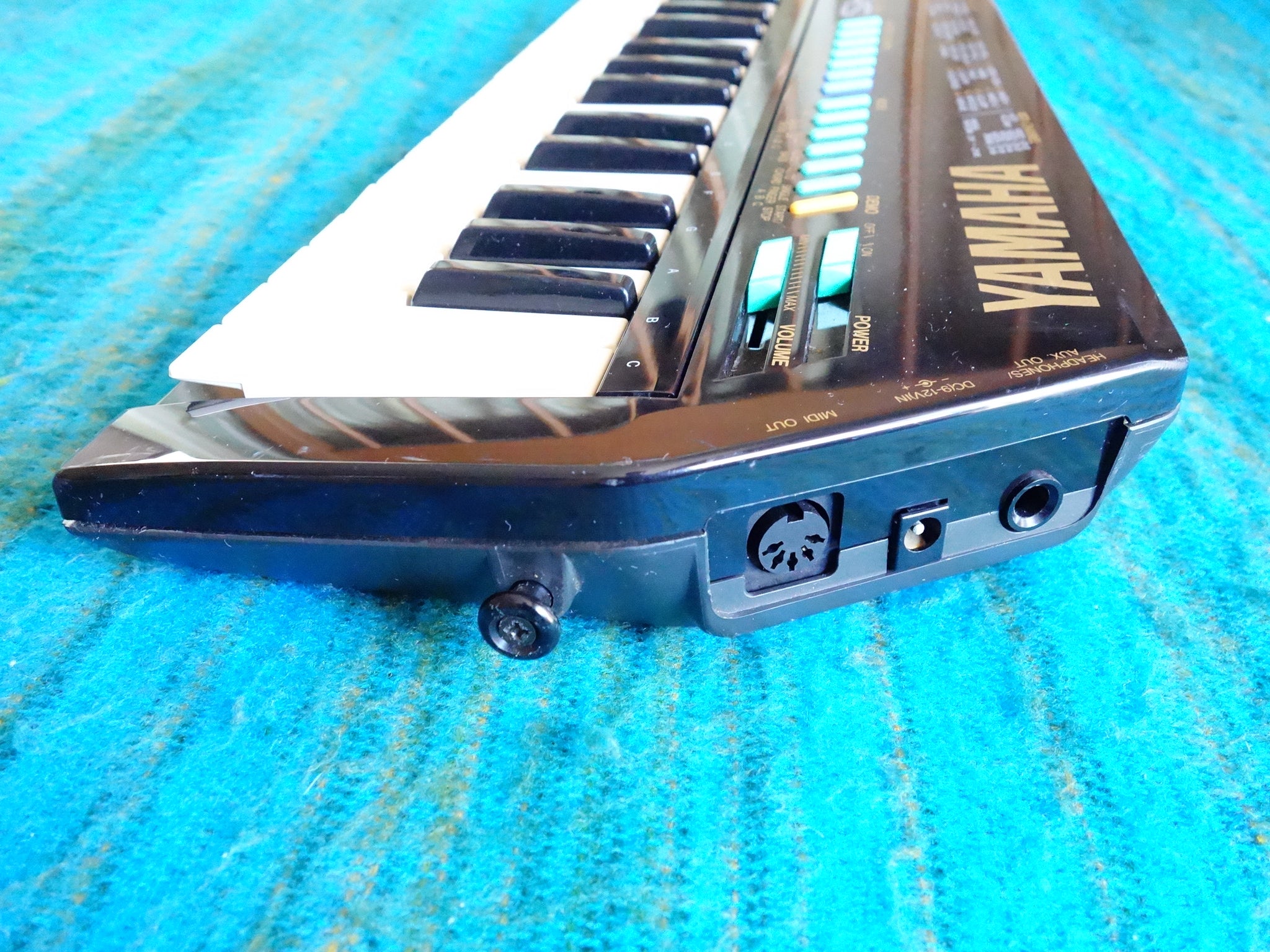 Yamaha SHS-10 FM Digital Synthesizer &frasl; Keytar SHS-10B w&frasl; AC Adapter - G47
