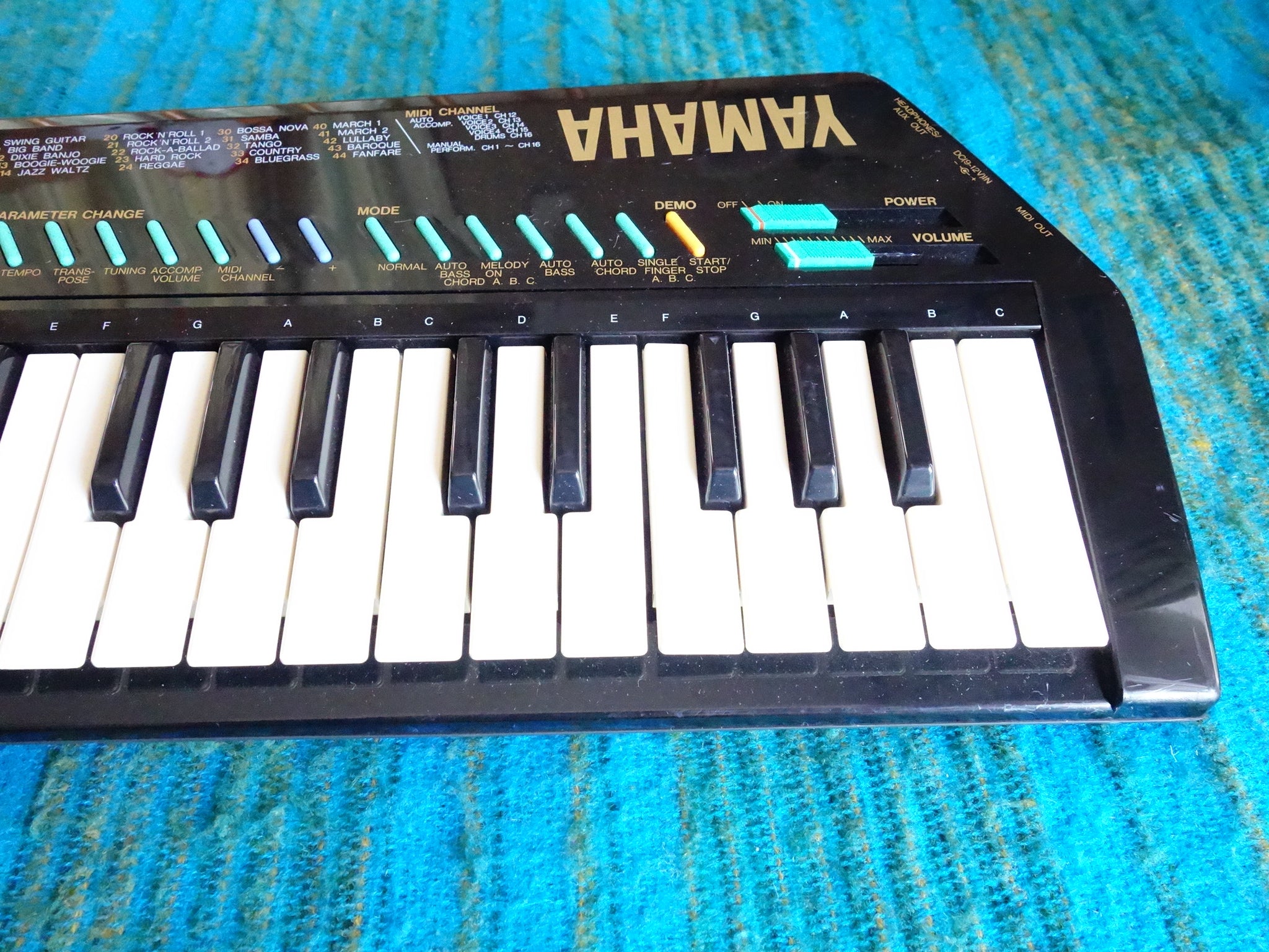 Yamaha SHS-10 FM Digital Synthesizer / Keytar SHS-10B w/ AC