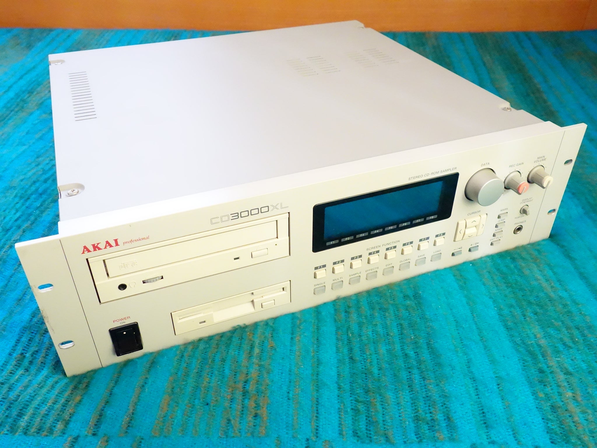 Akai CD3000XL Sampler w/ 16MB Memory - E09
