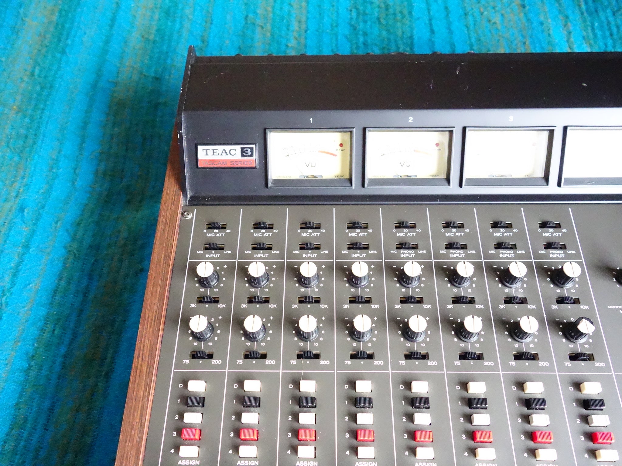 【送料込み】TEAC TASCAM 8chオーディオミキサー MODEL 3 TEAC3 M-3 TASCAM 8ch AUDIO MIXER オーディオミキサー 音響 8