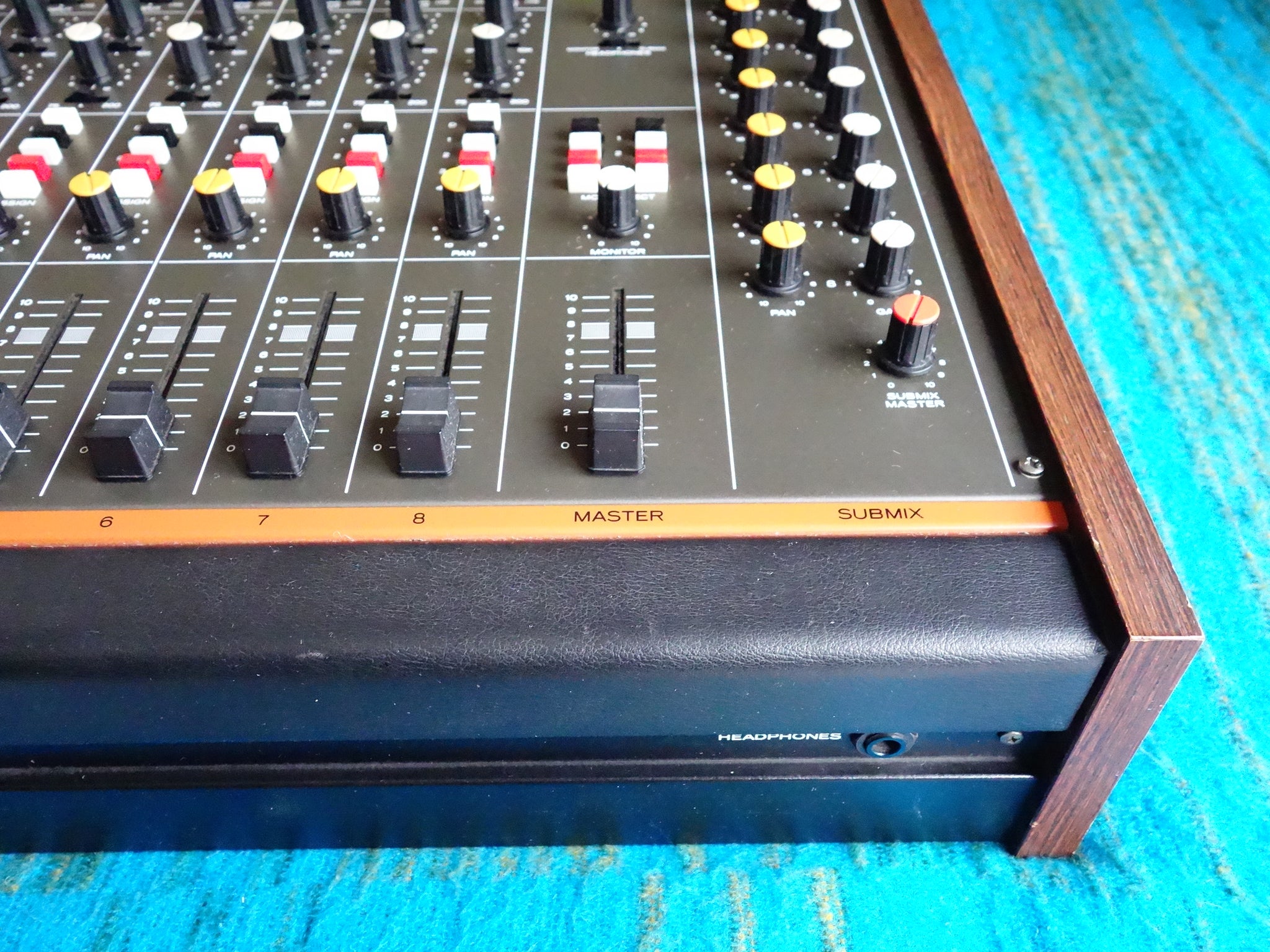 【送料込み】TEAC TASCAM 8chオーディオミキサー MODEL 3 Teac Tascam Series Model 3 FOR SALE – Soundgas