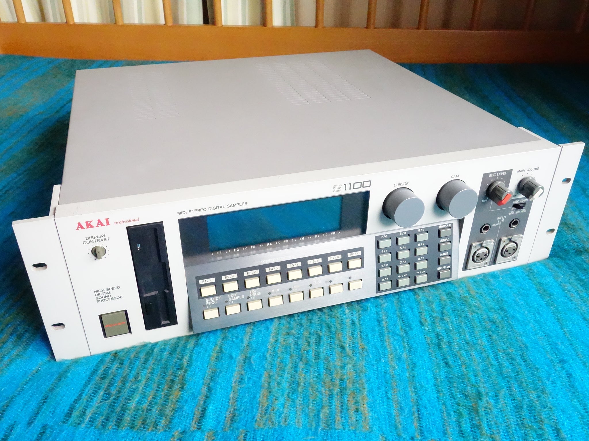 Akai S1100 MIDI Stereo Digital Sampler OS 4.3 / 4MB Memory - Serviced - G66