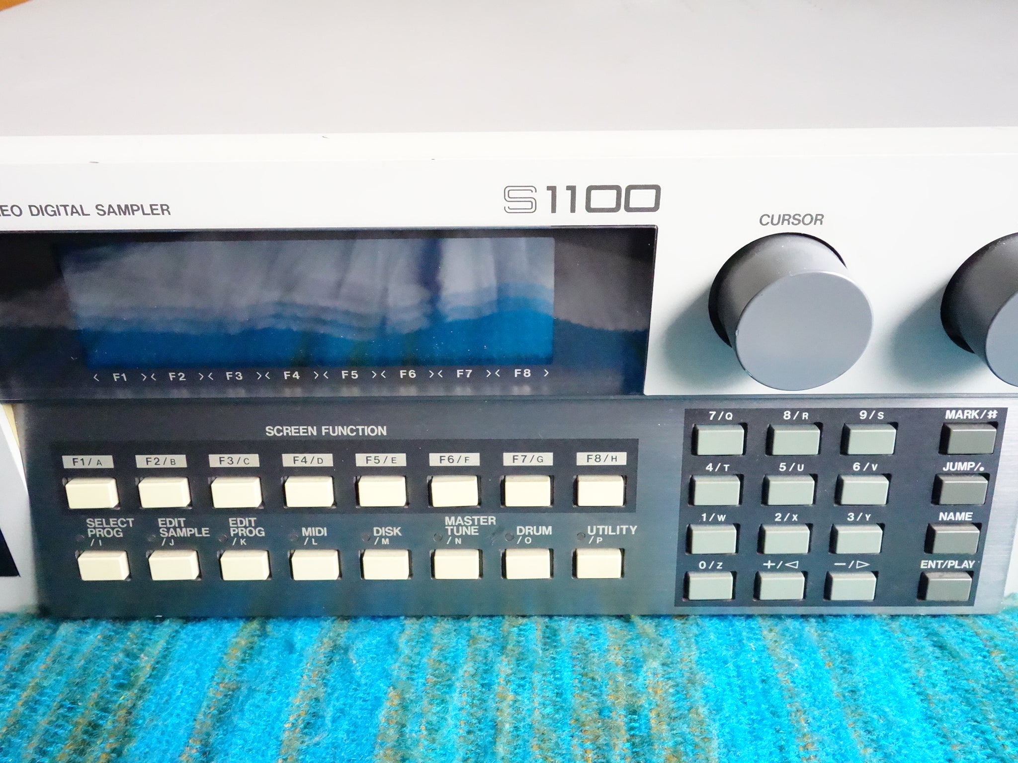 Akai S1100 MIDI Stereo Digital Sampler OS 4.3 / 4MB Memory