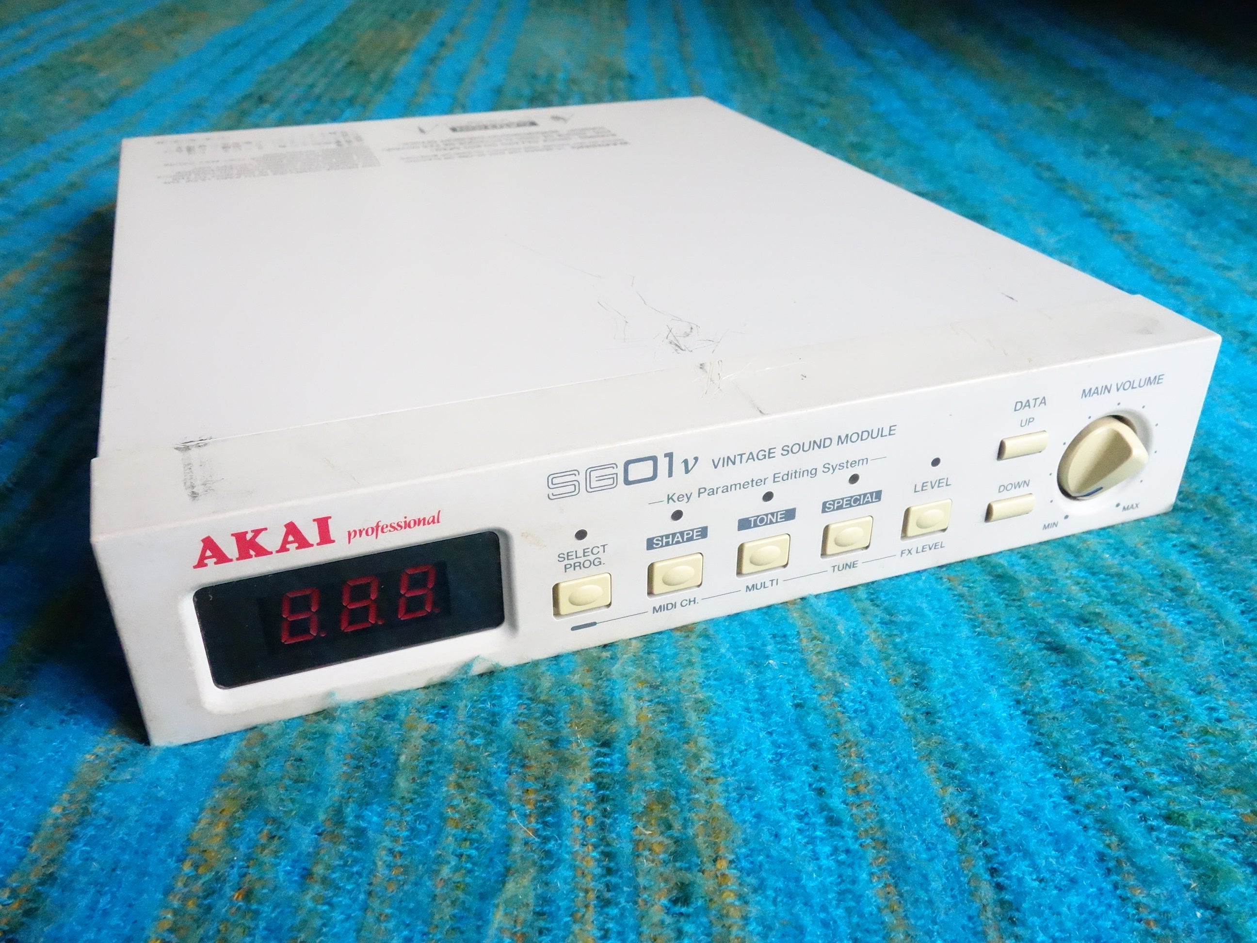 DTM・DAW AKAI SG01K AKAI SG01K General Midi Sound Module playing retro-games
