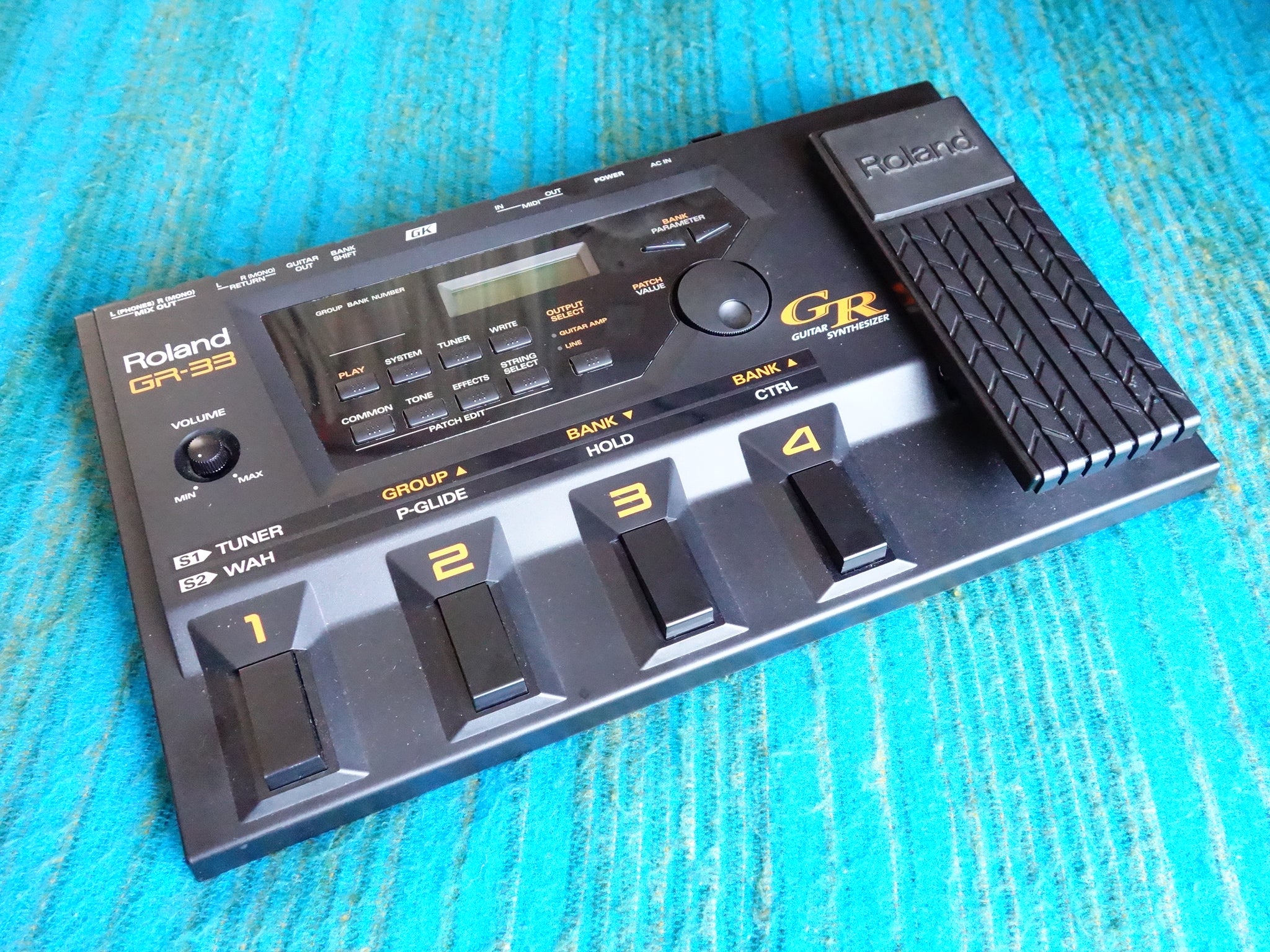 Roland GR-33　本体のみ　通電確認のみ Roland GR--33 & GK-2 Guitar Synth and Pickup