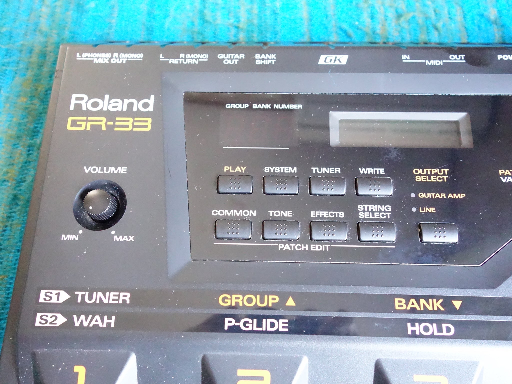 Roland GR-33 Guitar Synthesizer w/ AC Adapter - G107
