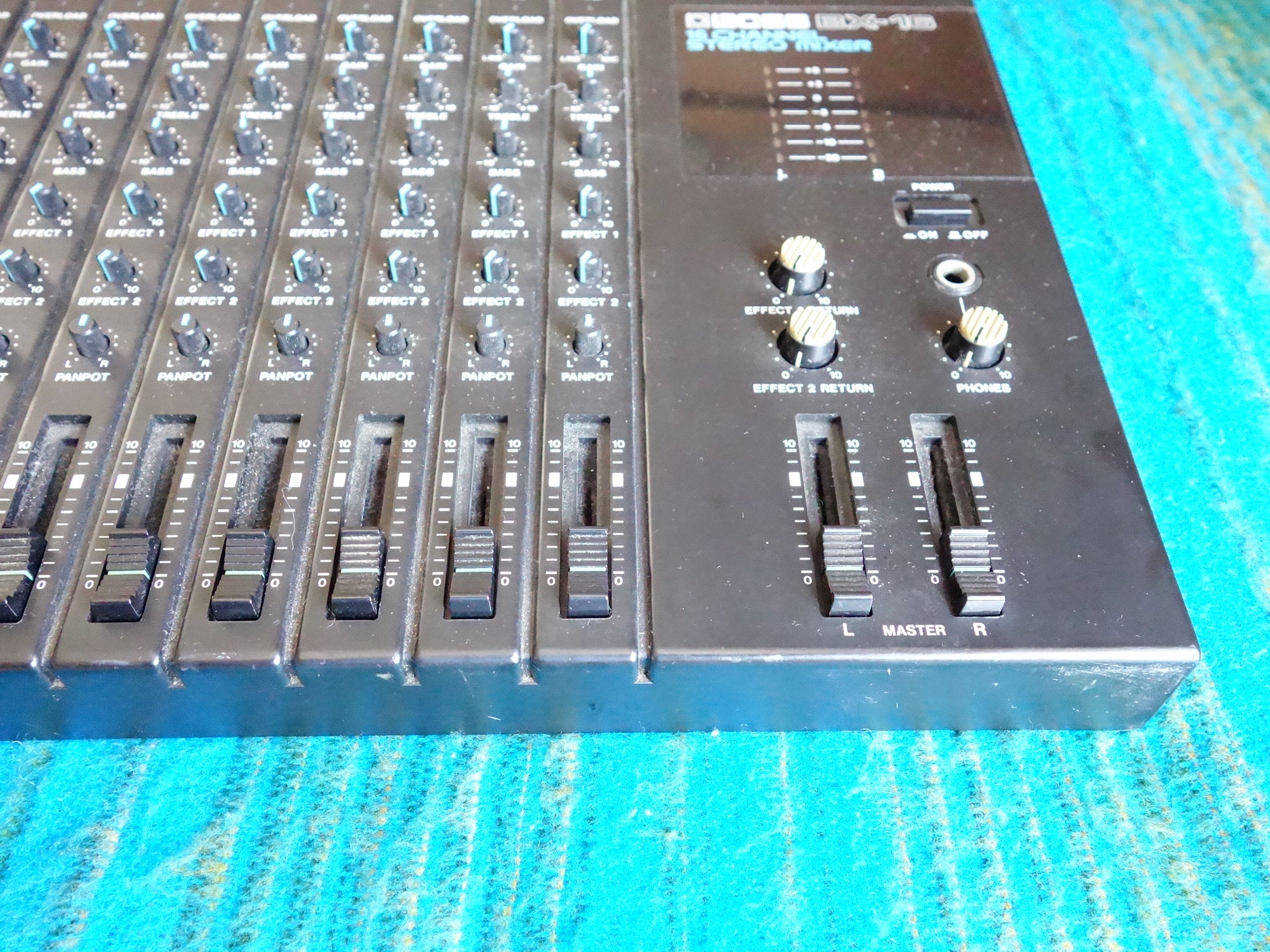 Boss BX-16 16 Channel Compact Stereo Mixer w/ AC Adapter Boss BX-16 16 Channel Compact Stereo Mixer w/ AC Adapter