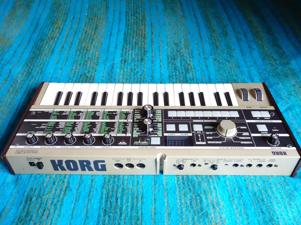 Korg microKORG Synthesizer/Vocoder w/ Original Case - 37 Keys Analog Modeling Synthesizer - G143