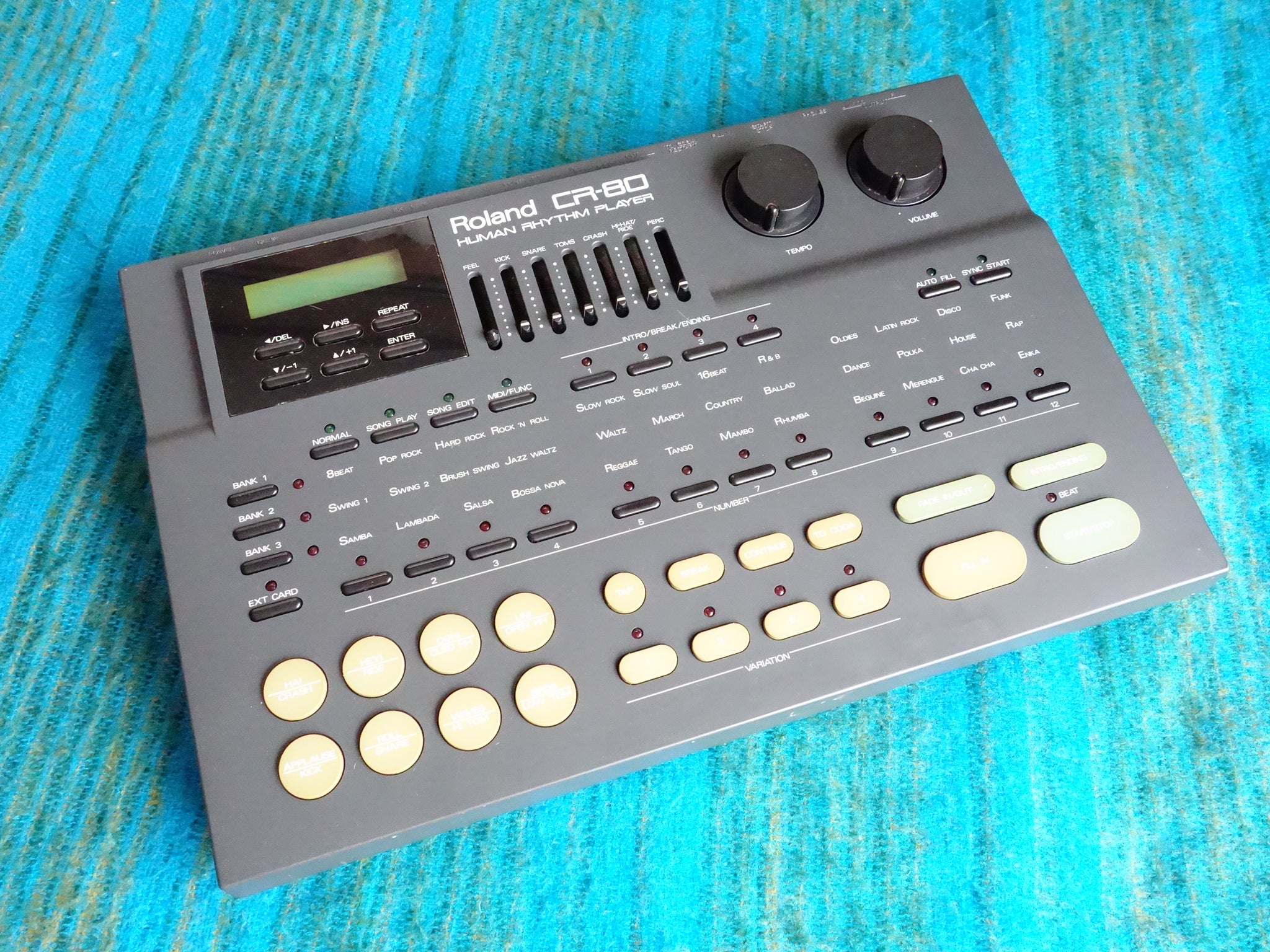 873-A Roland CR-80 Rhythm Player ジャンク Roland CR-80 - YouTube