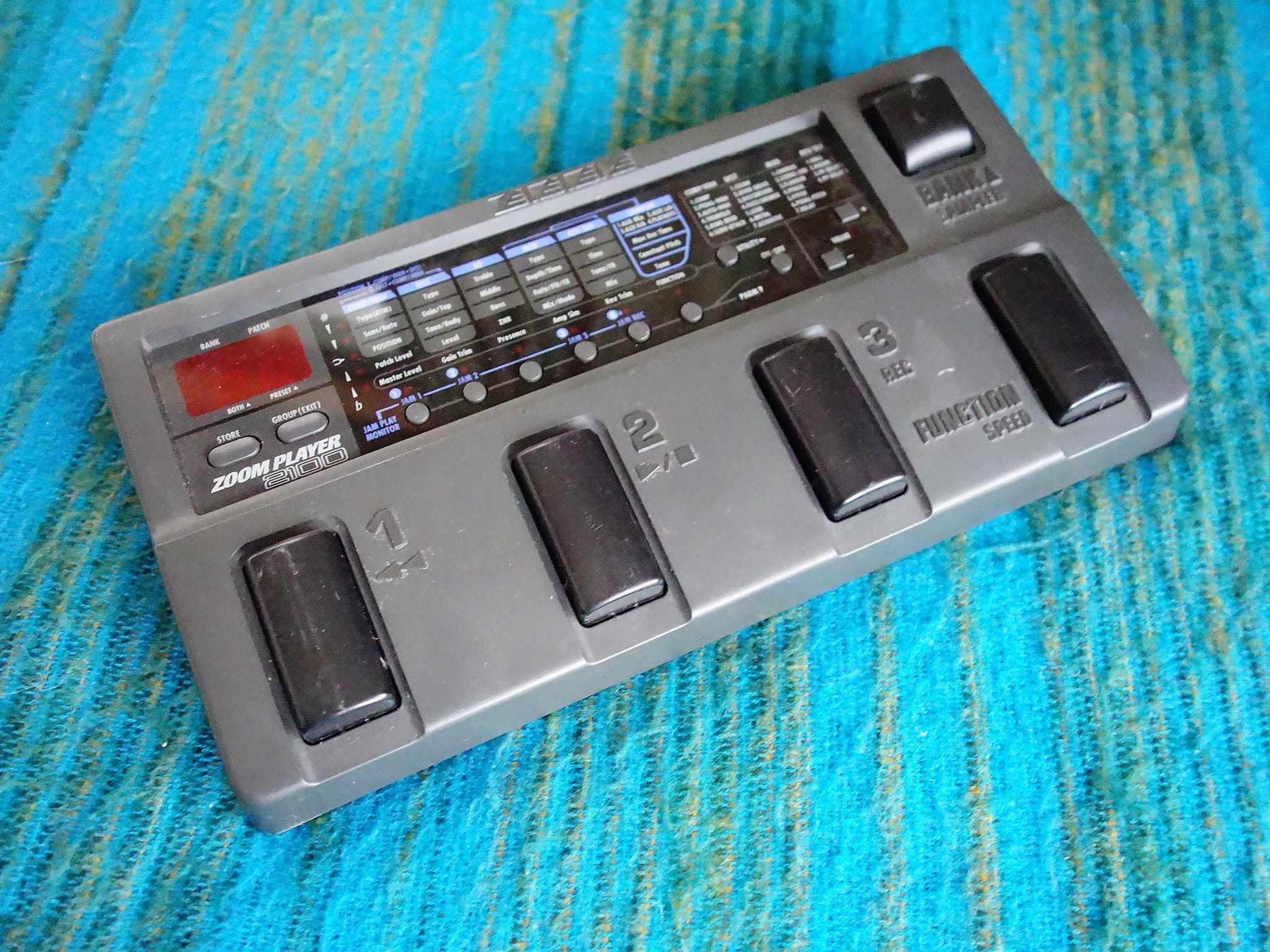Zoom Player 2100 Multi Effects Pedal w/ AC Adapter - H044