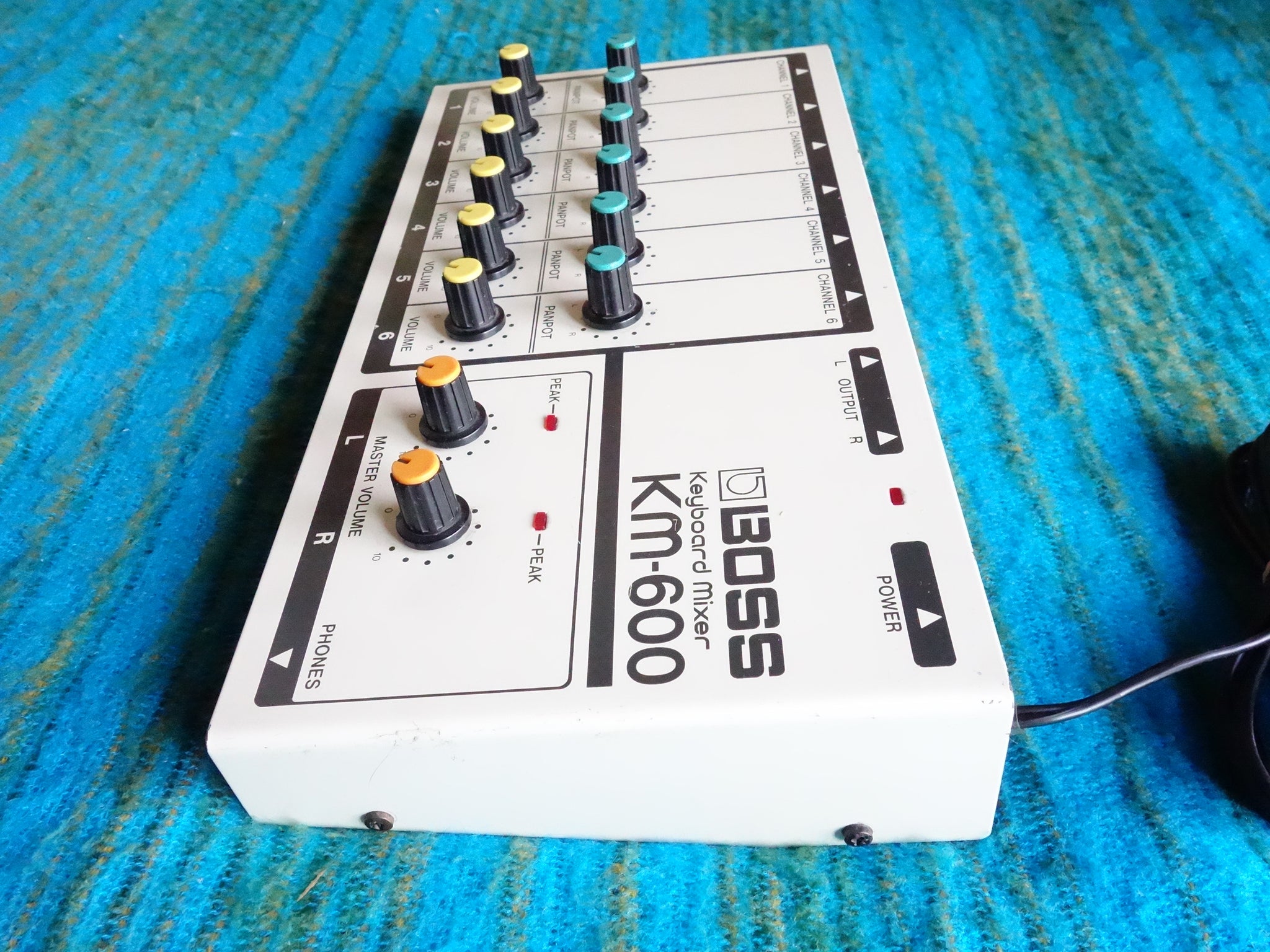 Boss KM-600 Keyboard Mixer - 6 Channel Vintage Mixer - Worldwide