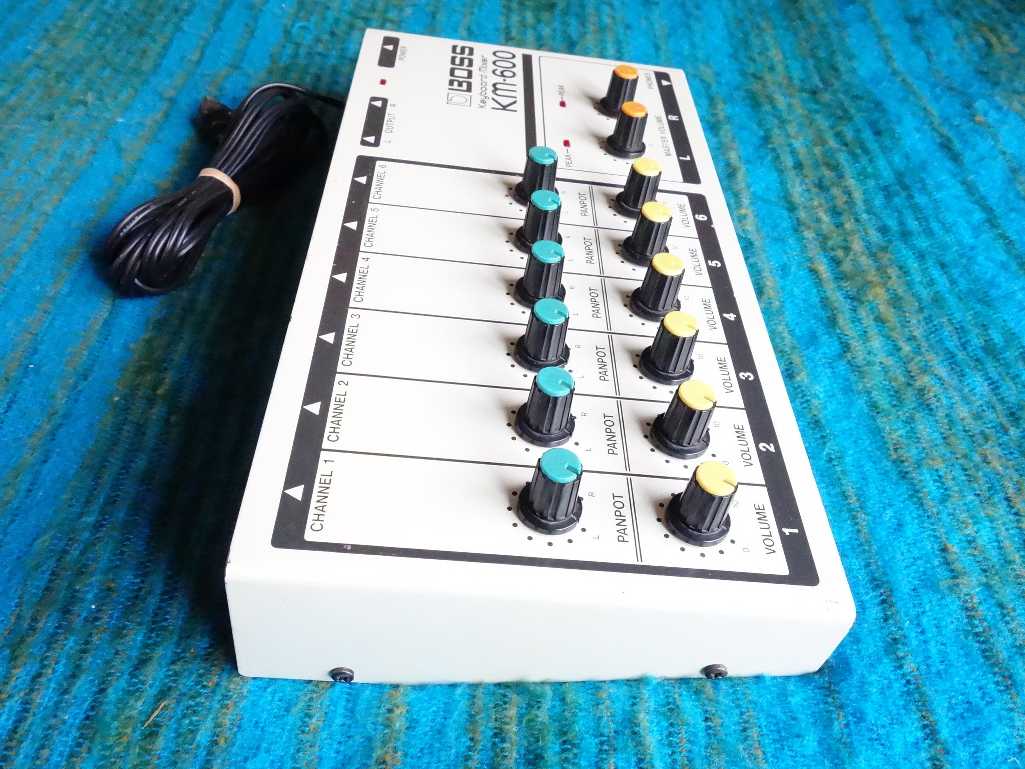Boss KM-600 Keyboard Mixer - 6 Channel Vintage Mixer - Worldwide