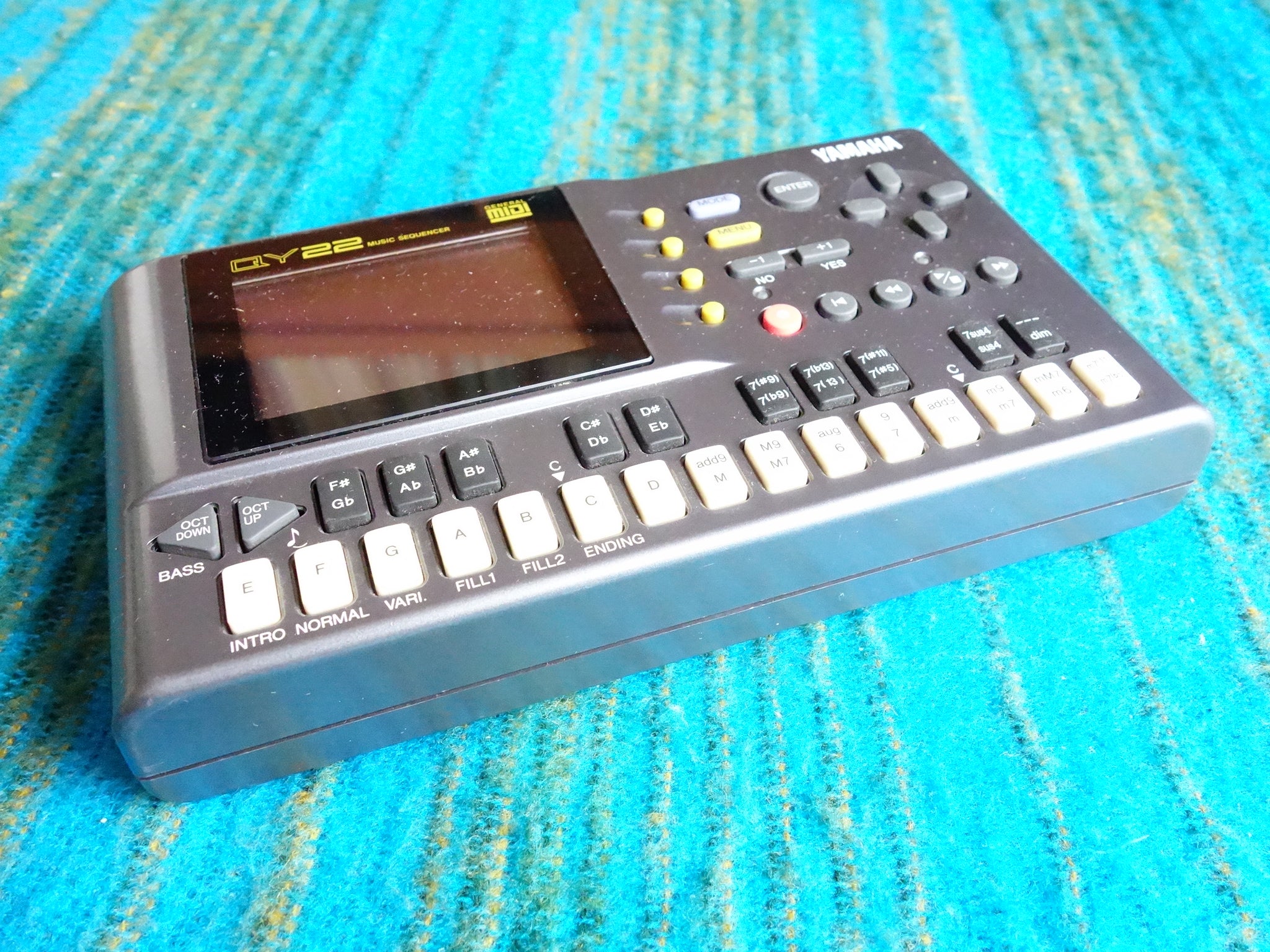 YAMAHA QY22 Music Sequencer / Rhythm Machine Sound Module w/ AC