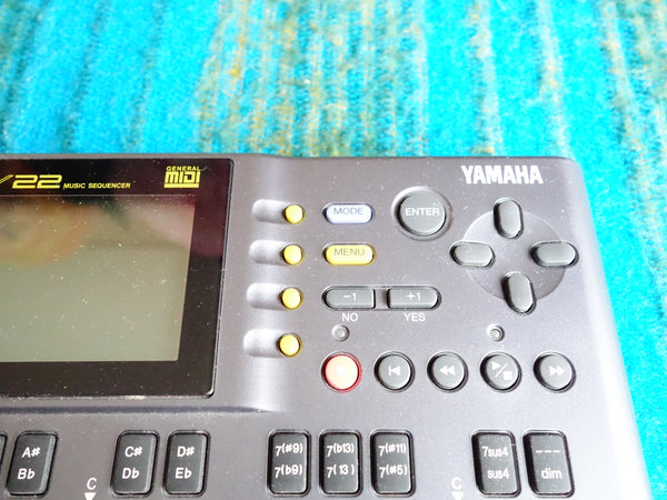 YAMAHA QY22 Music Sequencer / Rhythm Machine Sound Module w/ AC Adapter - F43