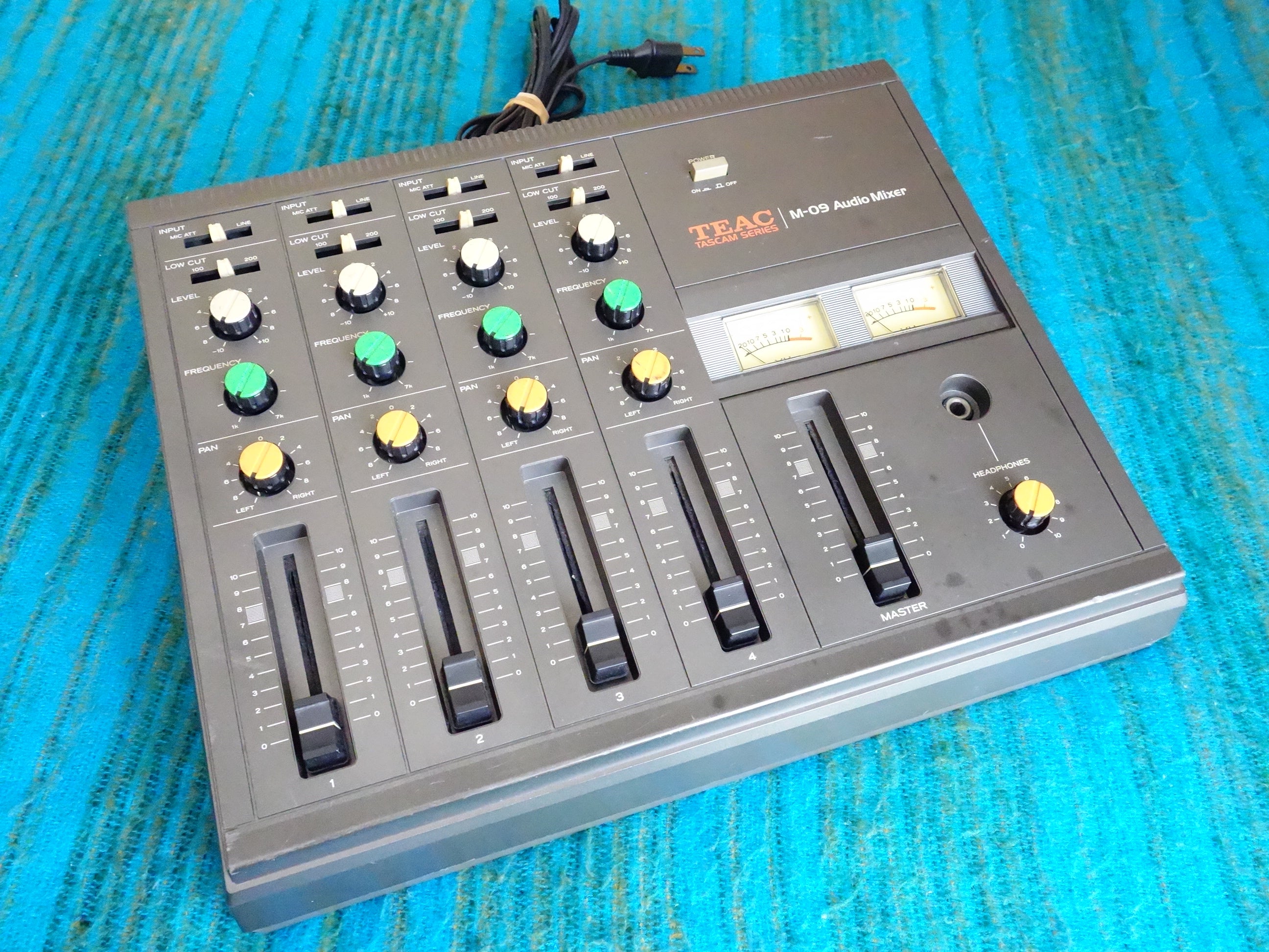 【美品】TEAC M-09 Audio Mixer アナログ ミキサー 貴重 TEAC M-09の仕様 ティアック