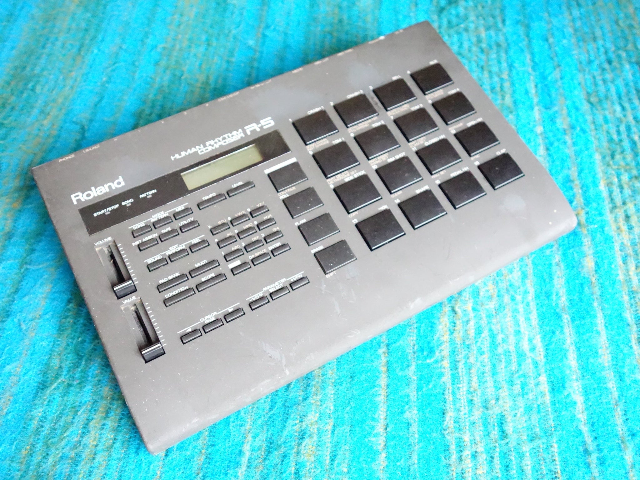 Roland R-5 Human Rhythm Composer / 90's Drum Machine w/ AC Adapter