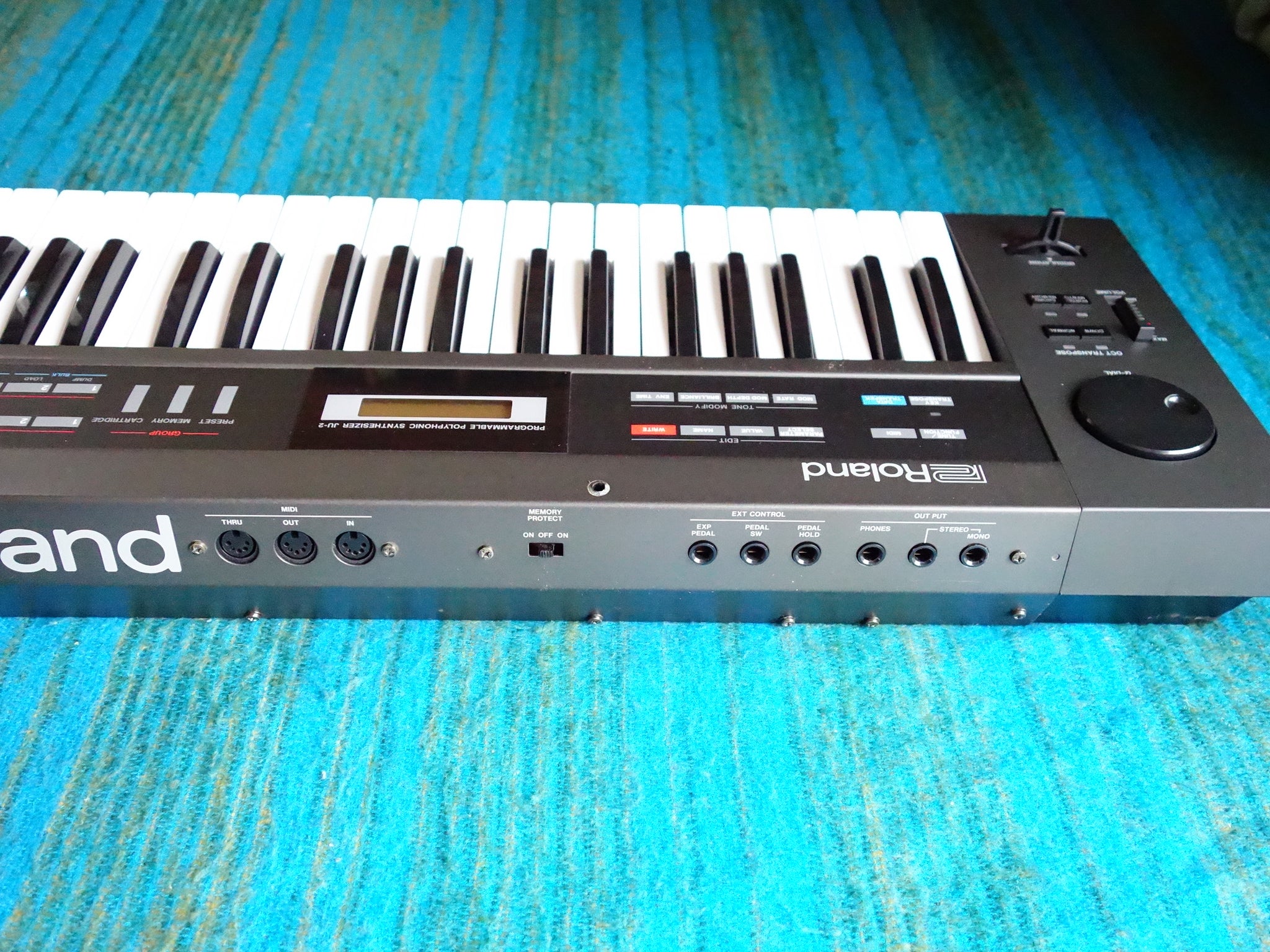 Roland Alpha Juno-2 Analog Polyphonic Synthesizer - 80's