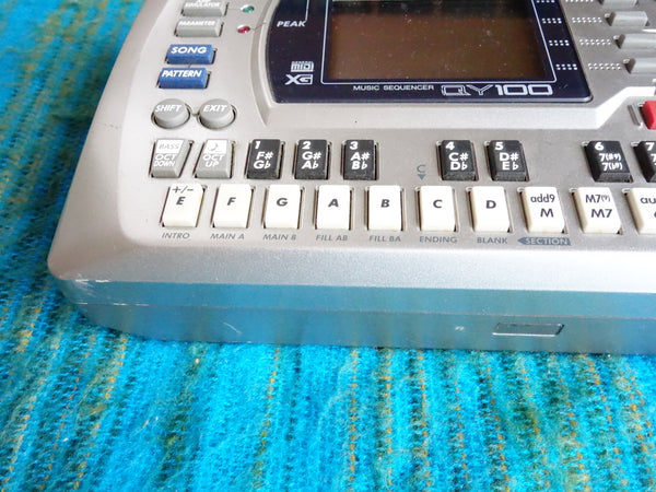 YAMAHA QY100 Music Sequencer / Rhythm Machine Sound Module w/ AC Adapter - F213