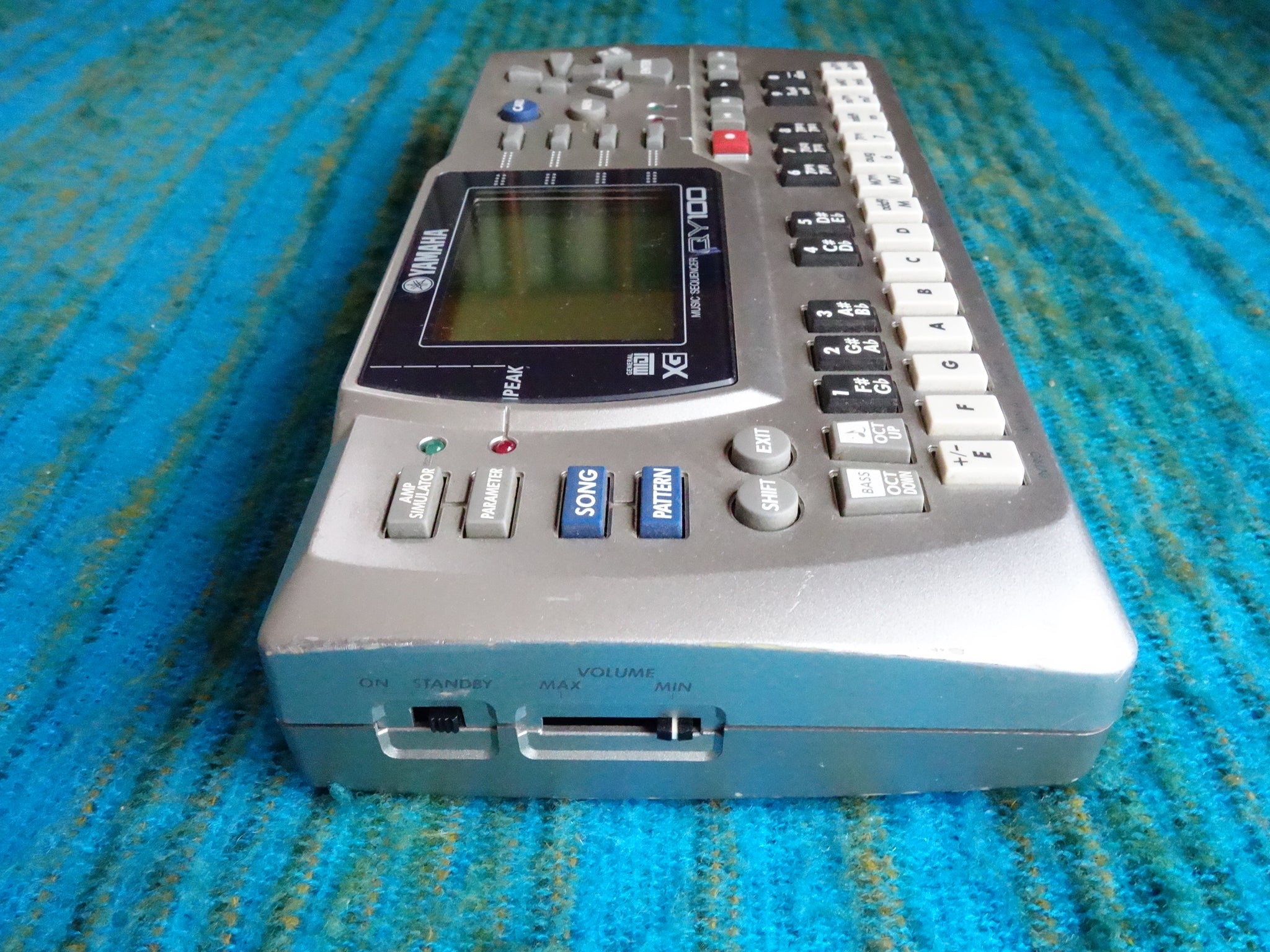DTM・DAW YAMAHA MUSIC SEQUENCER QY100 Yamaha QY100 | Sweetwater