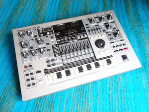 Roland MC-505 Groove Box Synthesizer Drum Machine - New LCD Installed - 90's Vintage - F284