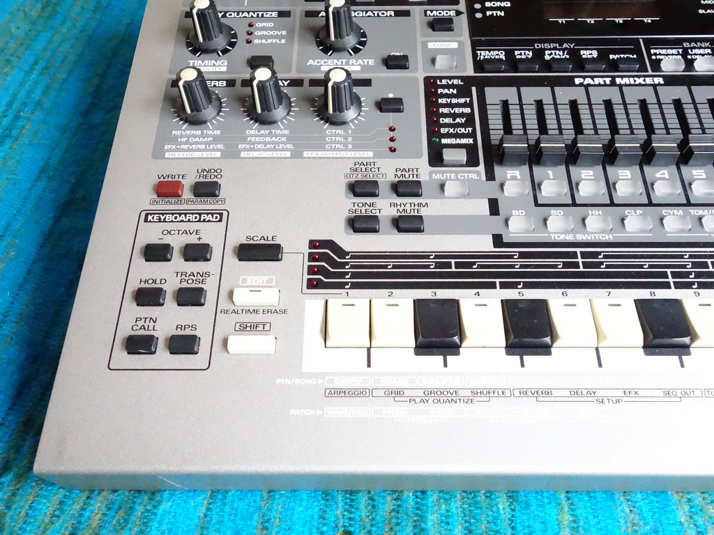 Roland MC-505 Groove Box Synthesizer Drum Machine - New LCD Installed -  90's Vintage - F284